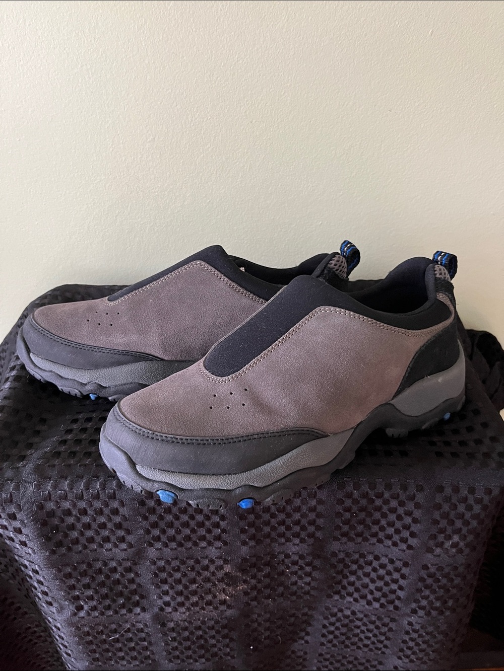 Lands’ End Slip-On Men’s Casual Walking Shoes in Gray, Size 8, NEW